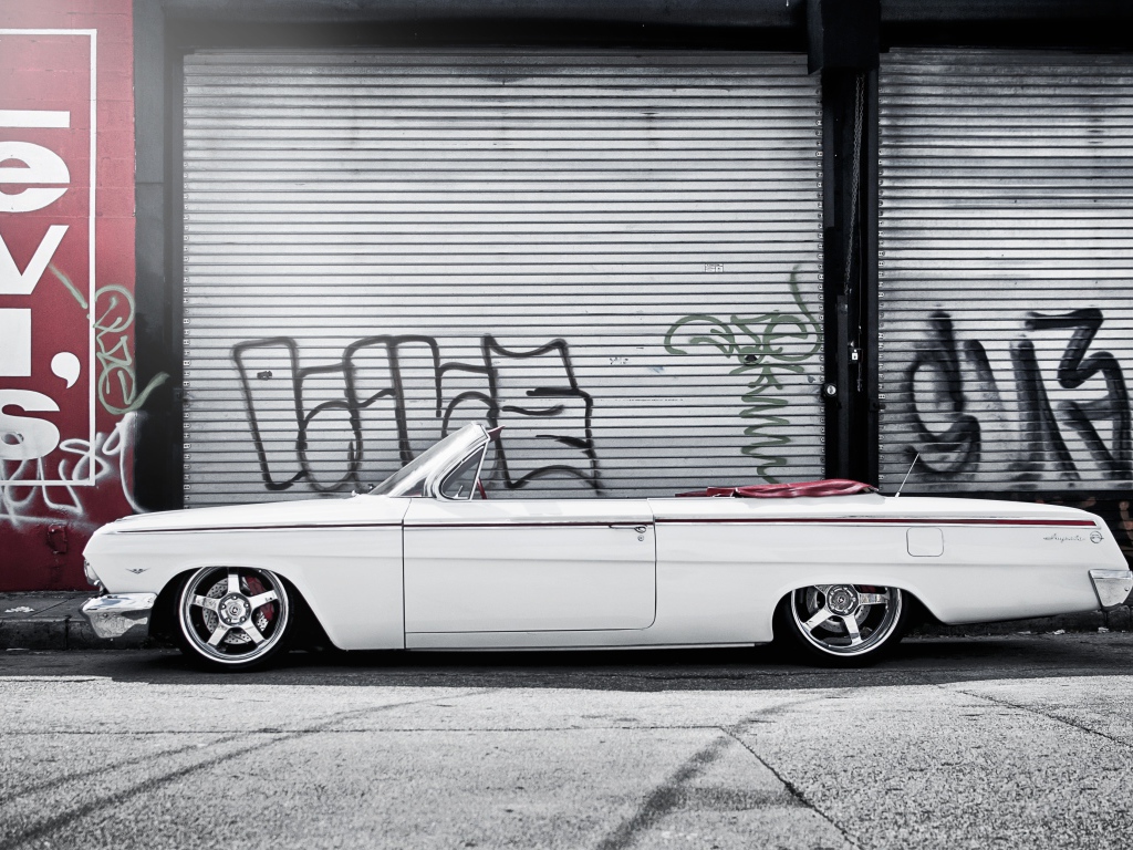 Белый Шевроле импала