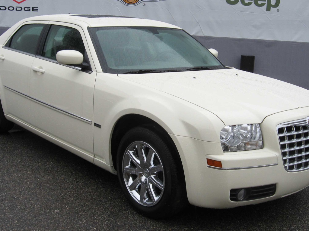Кремовый Сhrysler 300c