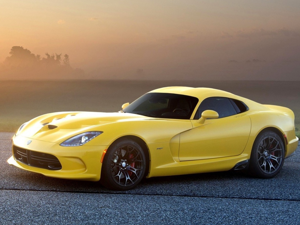 Желтый Додж Випер