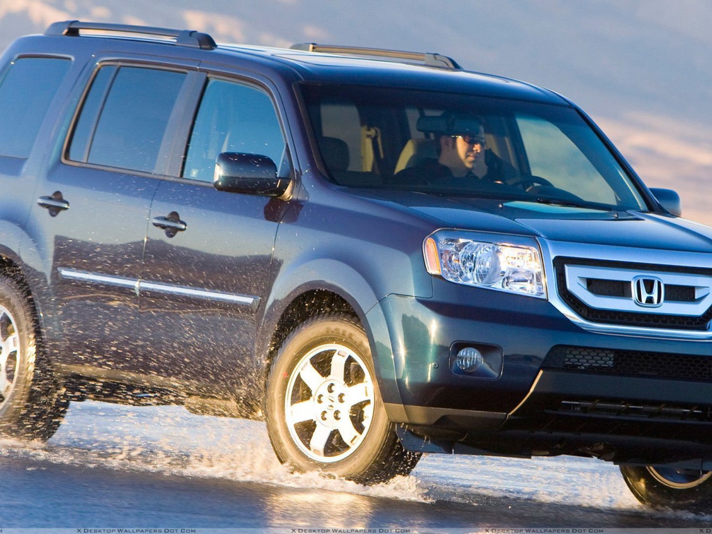 Красивый автомобиль Honda Pilot