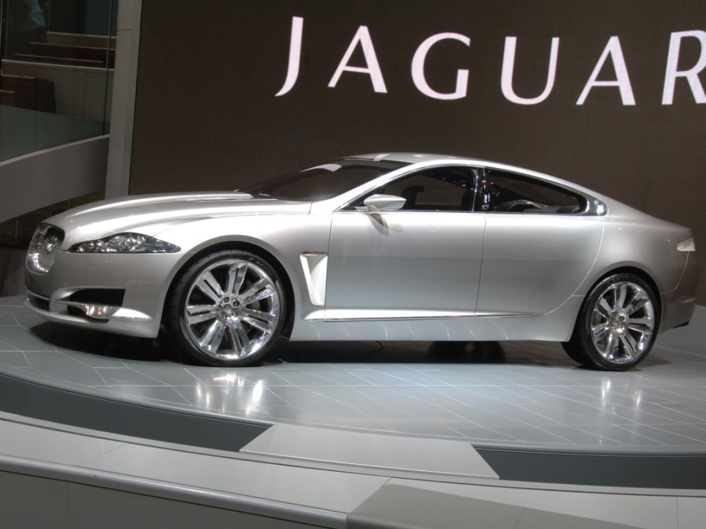 Премьера Jaguar XF