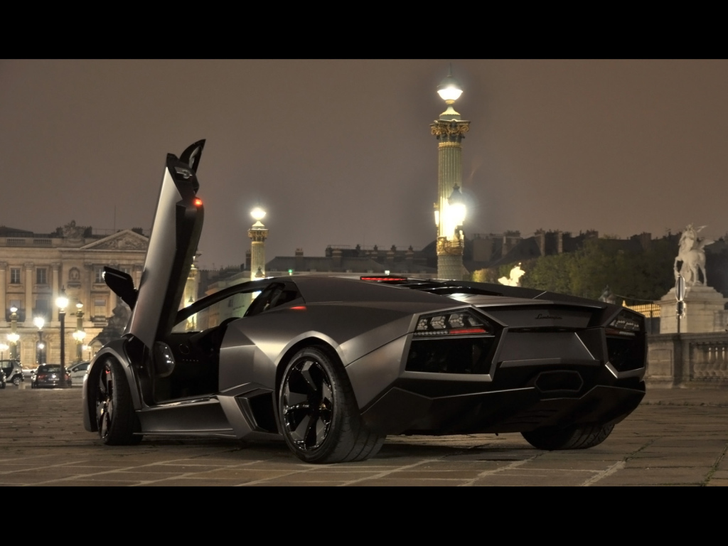 Автомобиль марки Lamborghini модели Reventon