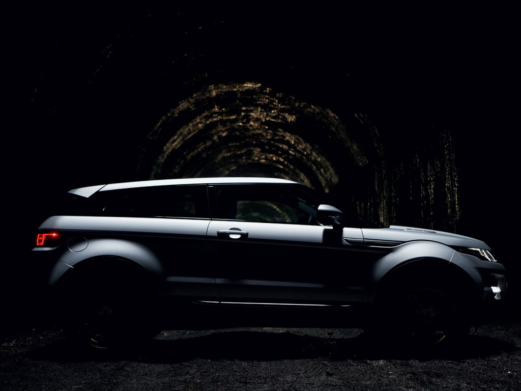 Красивый автомобиль Land Rover A8 в Москве