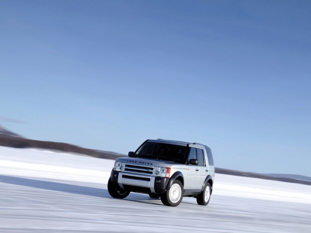  Красивый автомобиль Land Rover Discovery 3