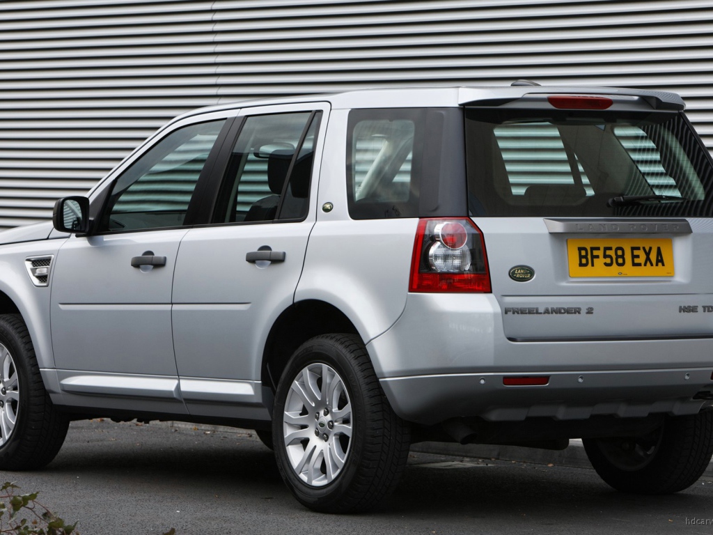 Автомобиль марки Land Rover модели Freelander 2