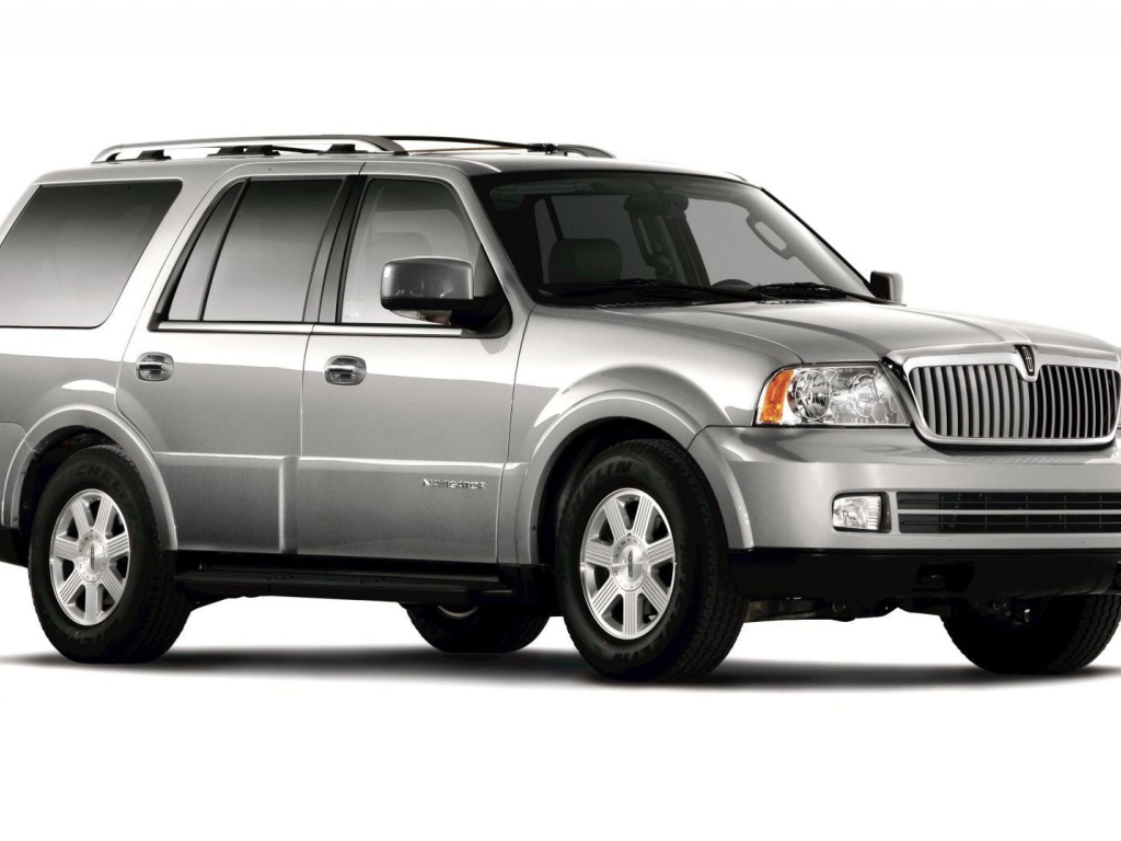 Автомобиль марки Lincoln модели Navigator