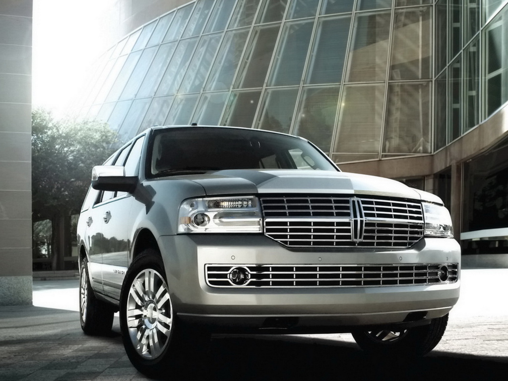 Надежный автомобиль Lincoln Navigator