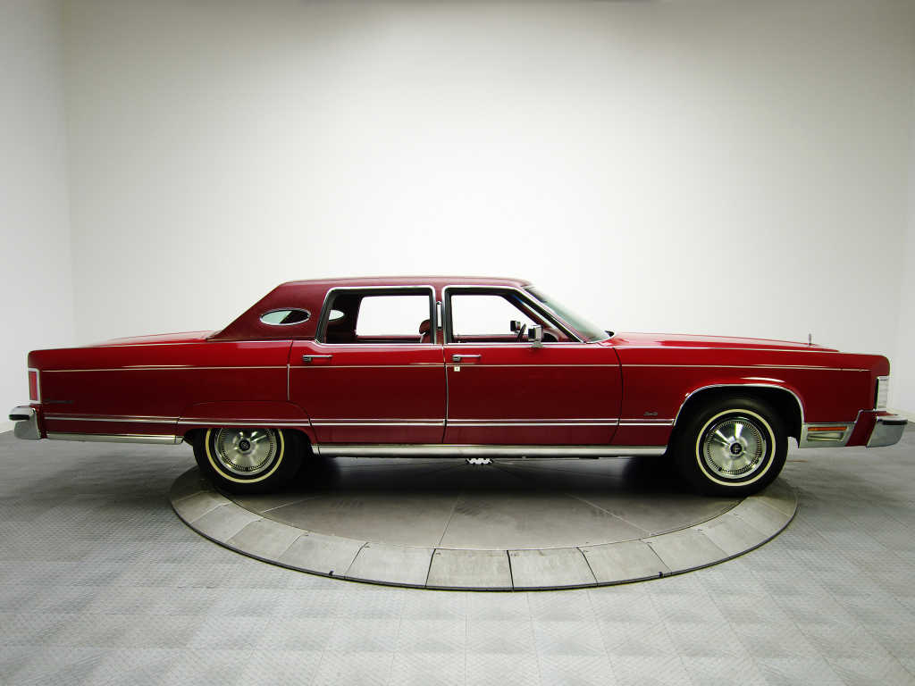 Тест драйв автомобиля Lincoln Town Car