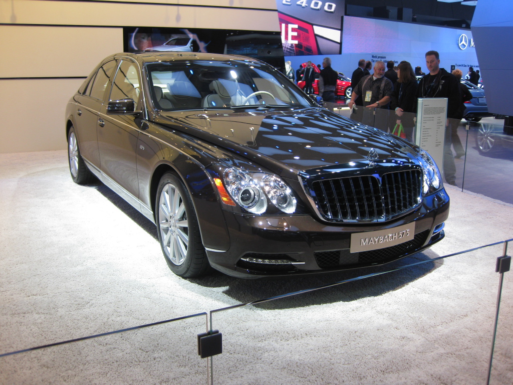 Автомобиль марки Maybach модели 2014