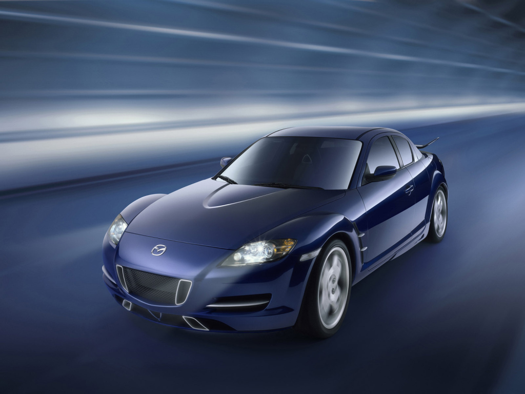 Красивый автомобиль Mazda RX 8