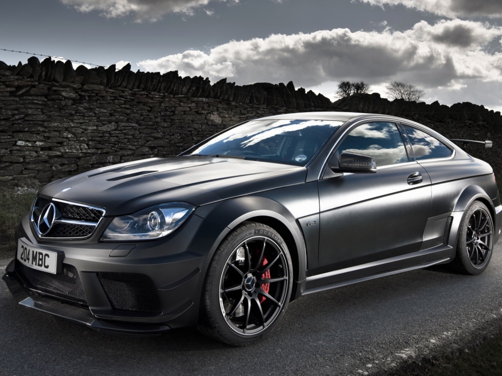 Мерседес C63 серебристый