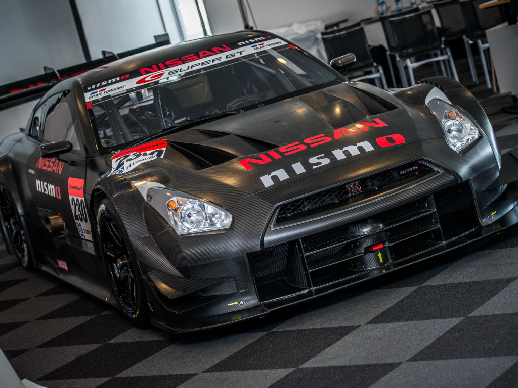 Новая машина Nissan GT-R Nismo 2014
