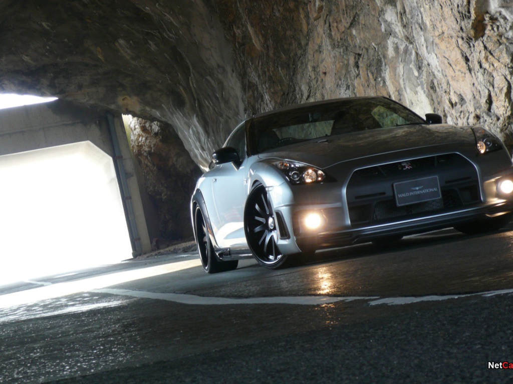 Ниссан в пещере