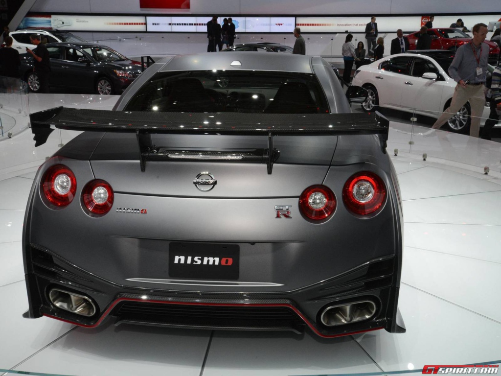 Надежный автомобиль Nissan GT-R Nismo 2014