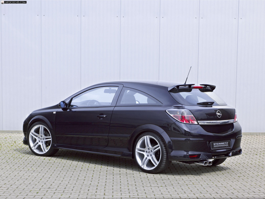 Красивый автомобиль Opel Astra GTC