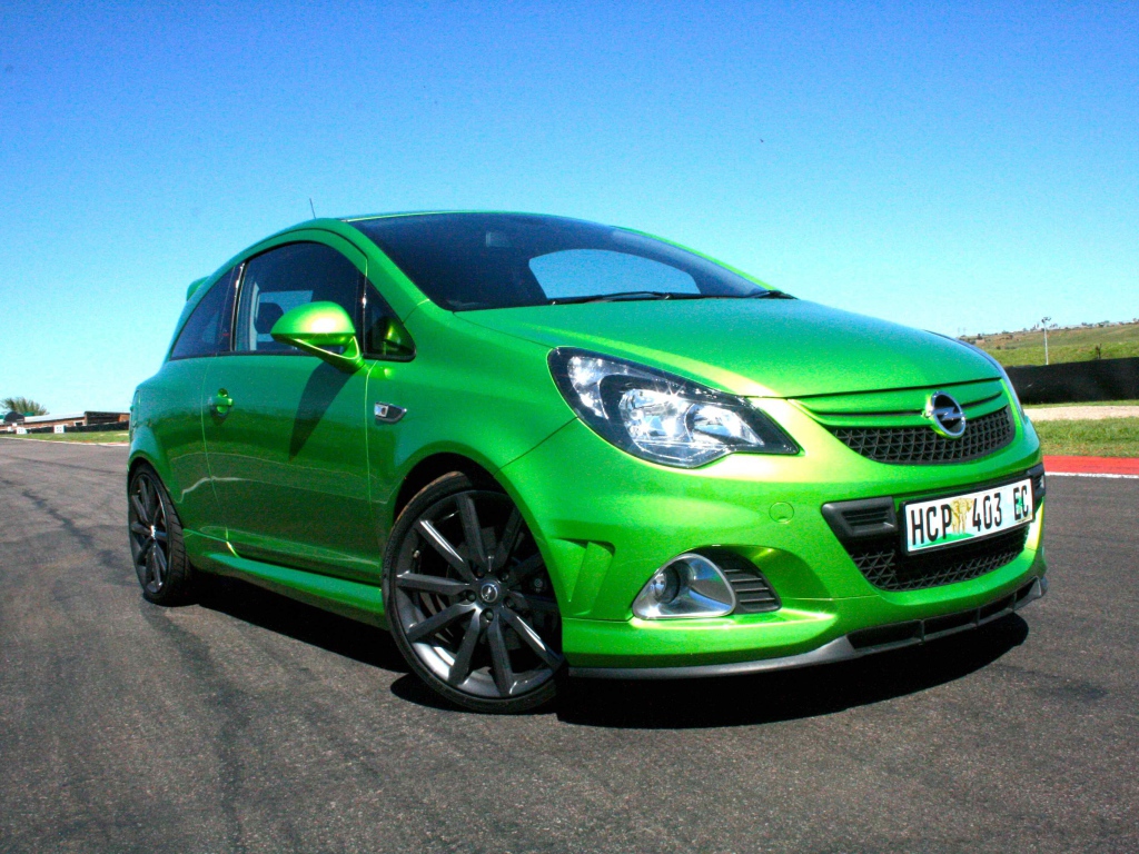 Красивый автомобиль Opel Corsa