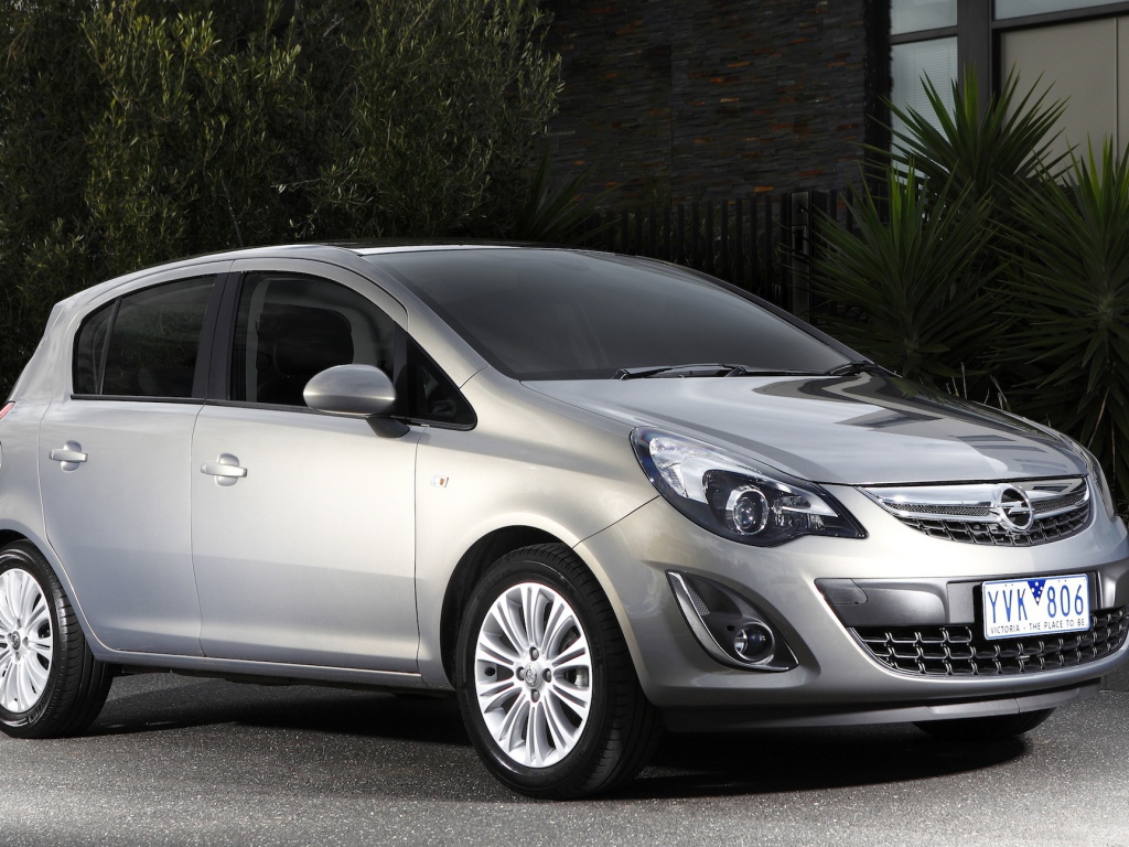 Автомобиль марки Opel  модели Corsa