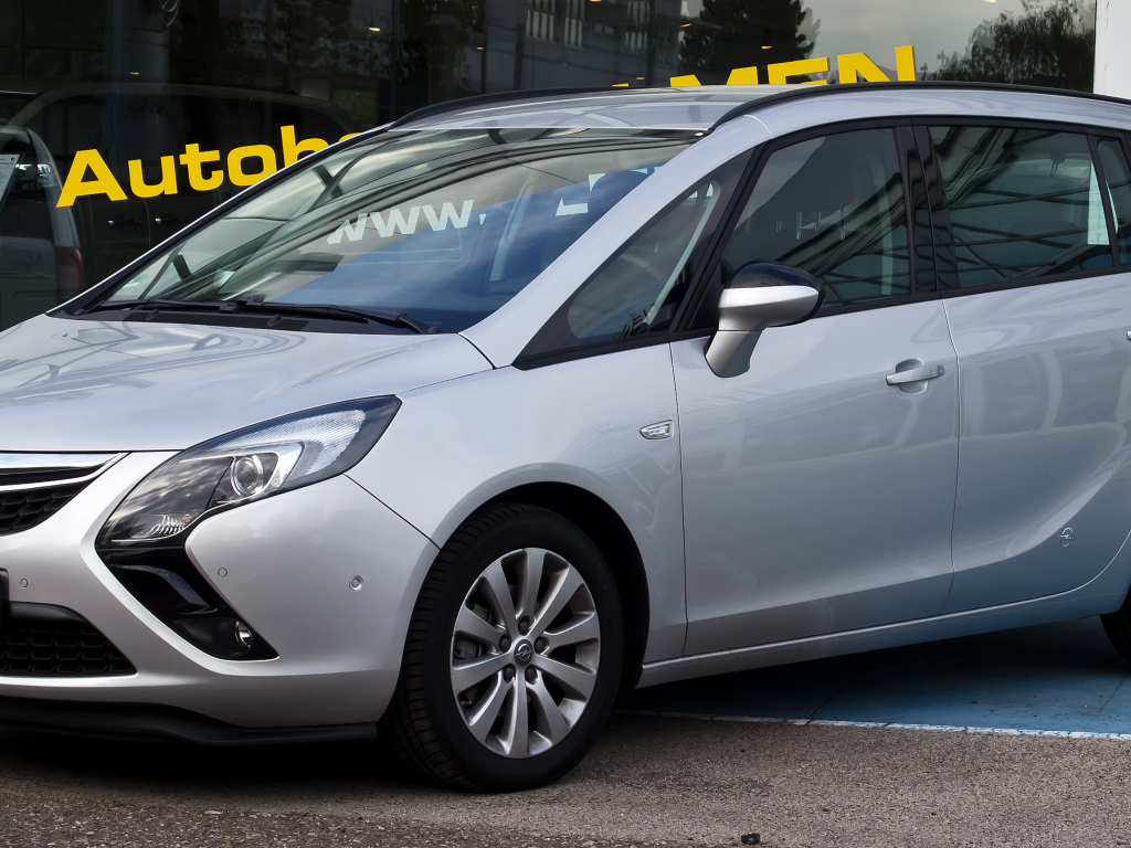 Надежный автомобиль Opel Zafira