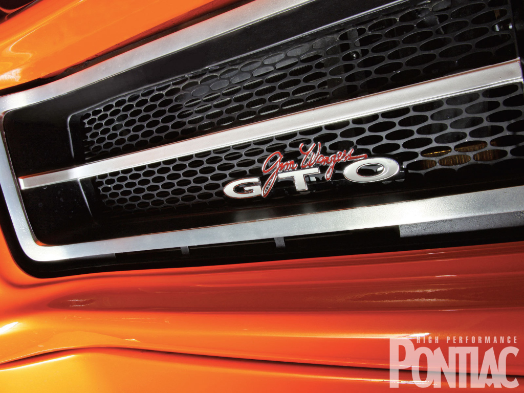 Красивый автомобиль Pontiac GTO 1969 в Москве