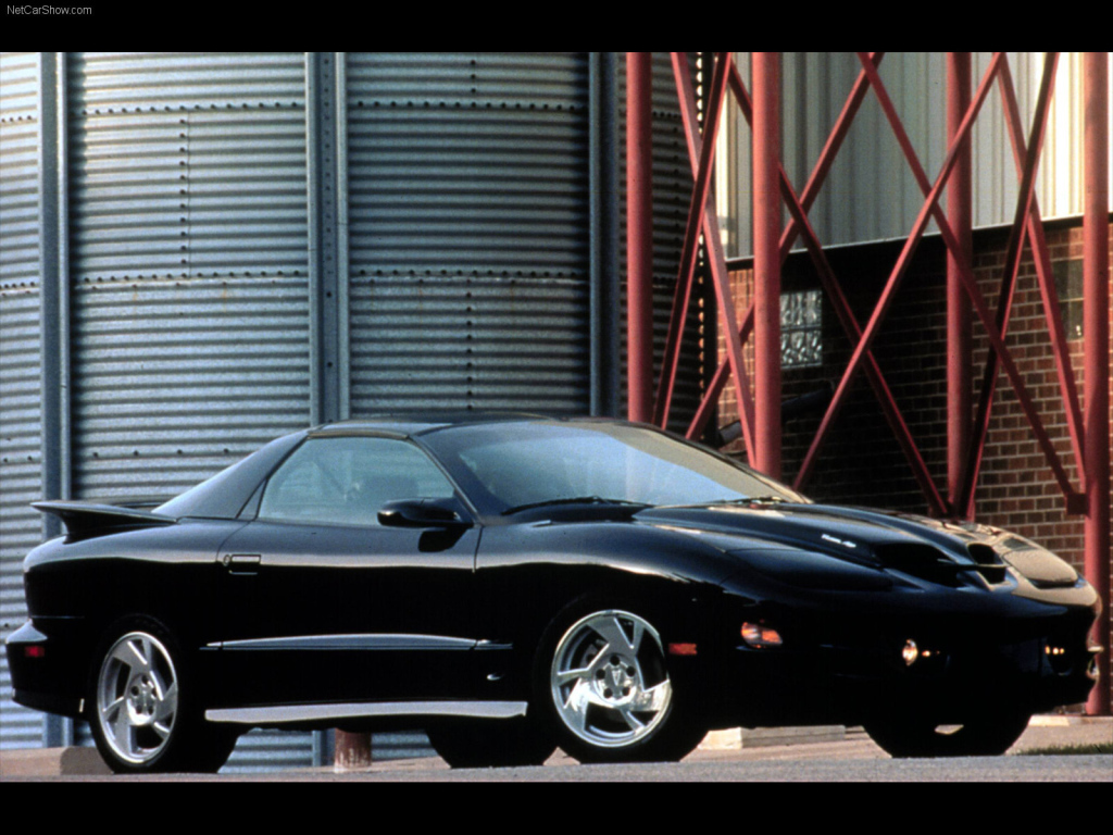 Новая машина Pontiac Firebird