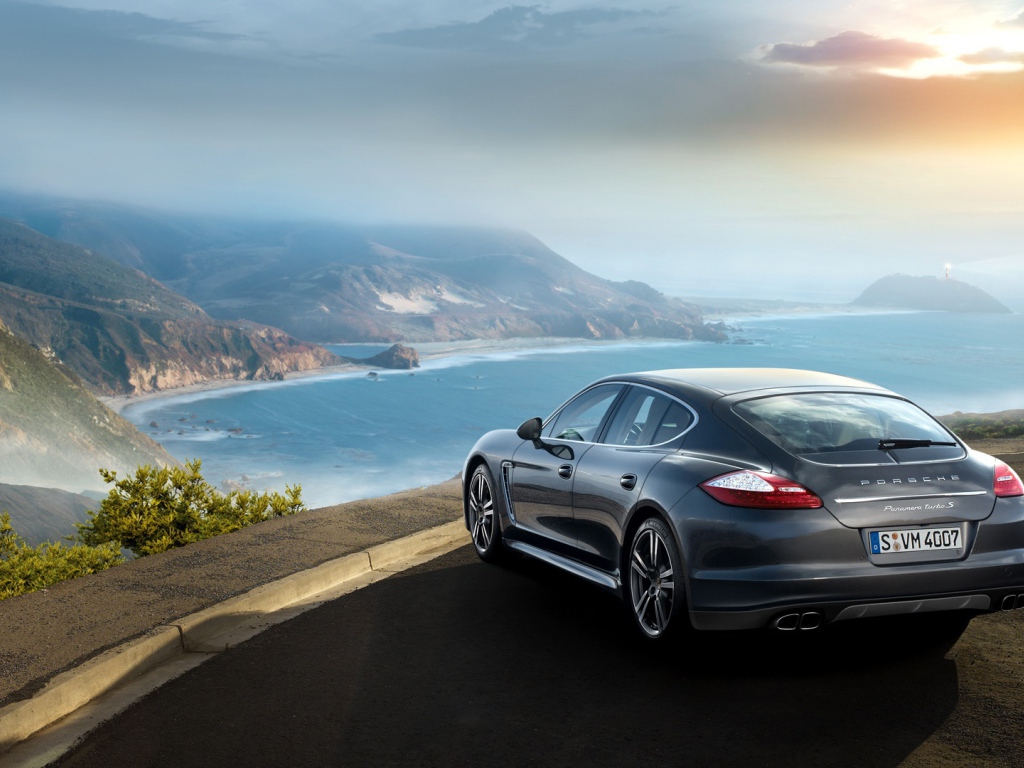 Автомобиль Porsche panamera turbo