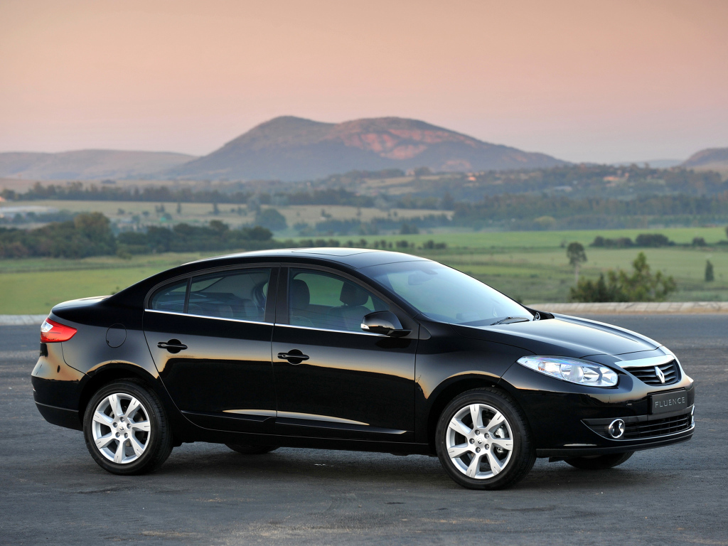 Красивый автомобиль Renault Fluence