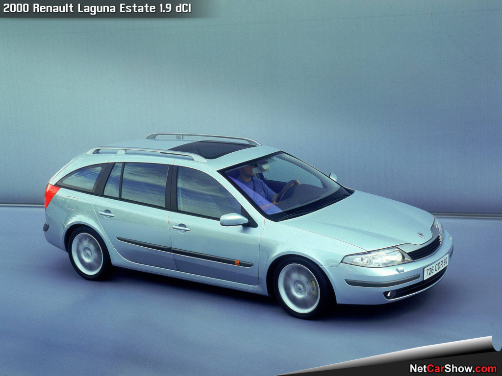 Красивый автомобиль Renault Laguna в Москве