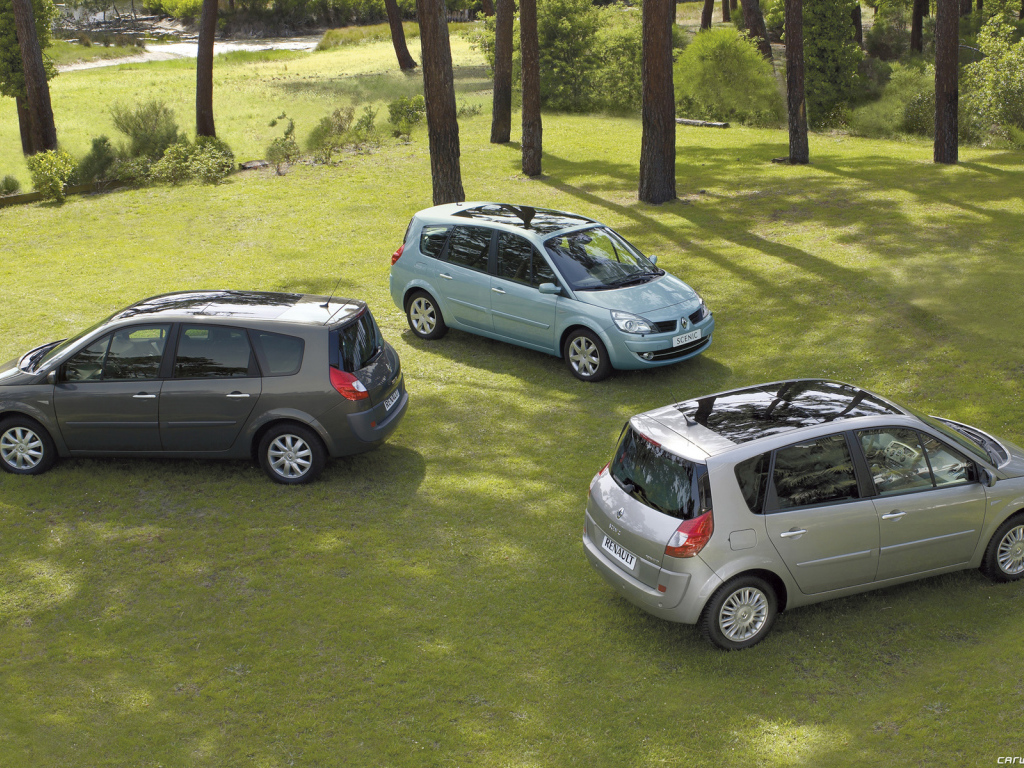 Автомобиль марки Renault модели Scenic