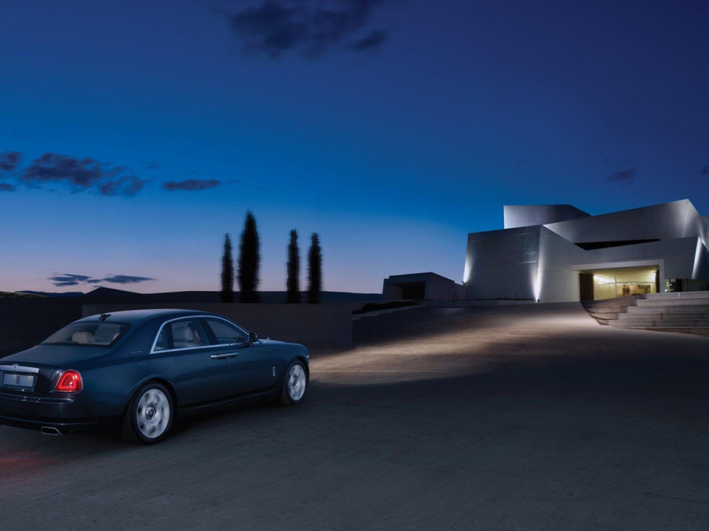  Новый автомобиль Rolls Royce Ghost