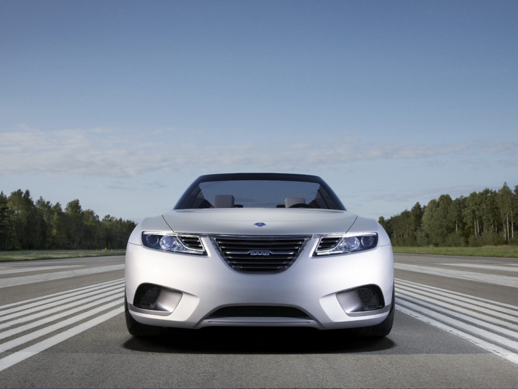Красивый автомобиль Saab 9-5