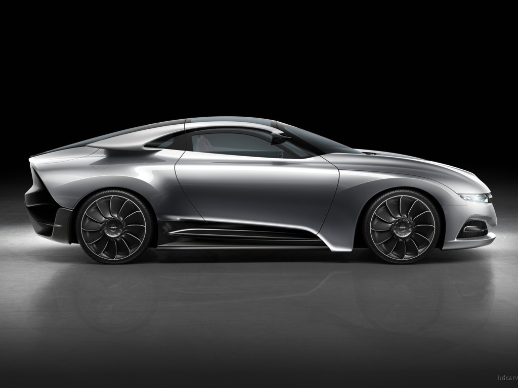 Новый автомобиль Saab 9000