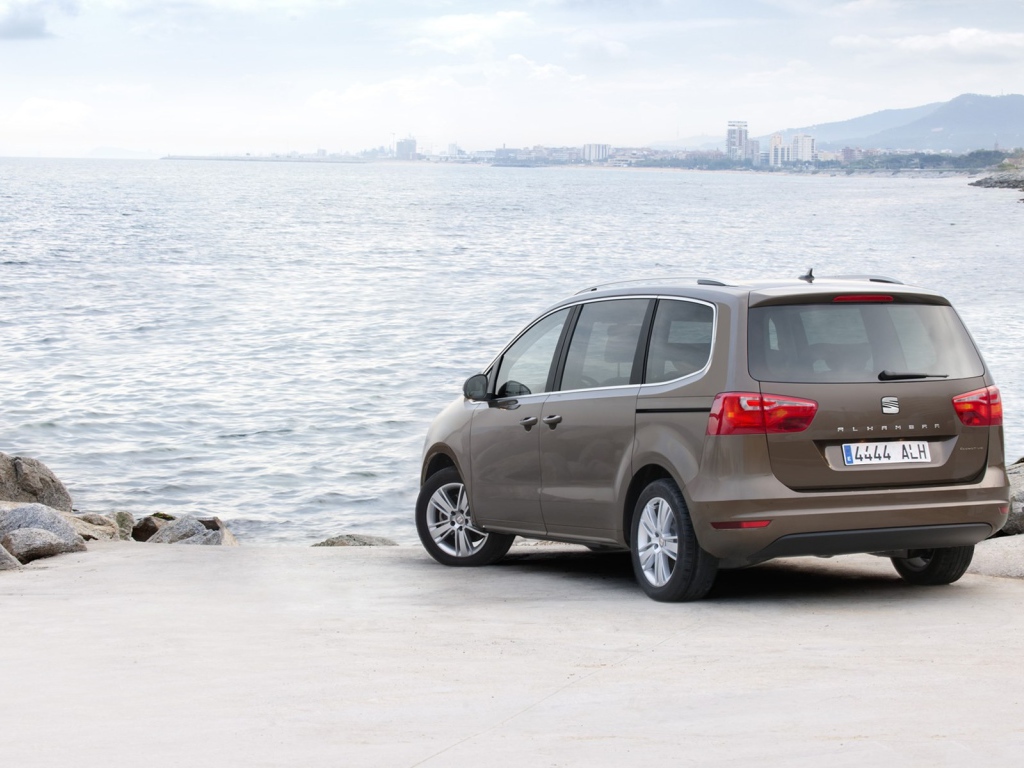 Надежная машина Seat Alhambra
