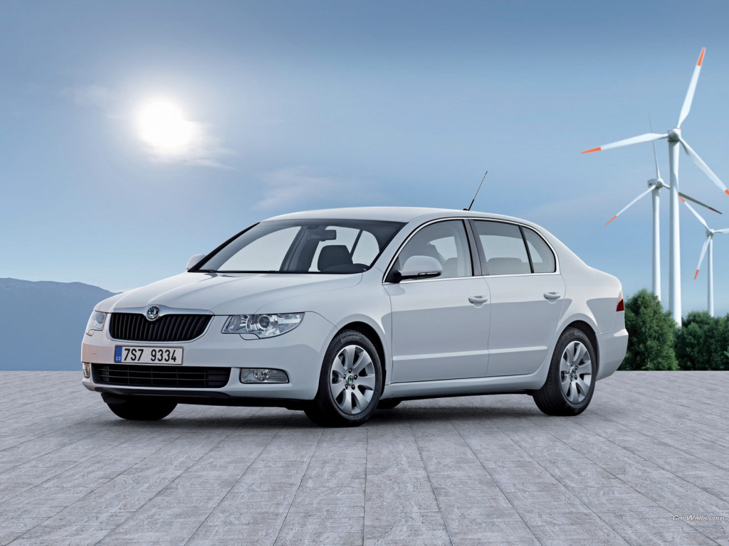 Красивый автомобиль Skoda SuperB в Москве