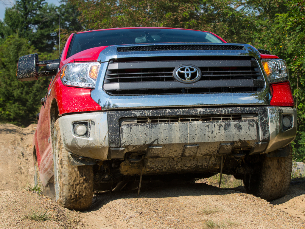 Автомобиль марки Toyota Tundra 2014
