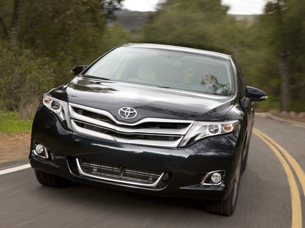 Автомобиль марки Toyota модели Venza