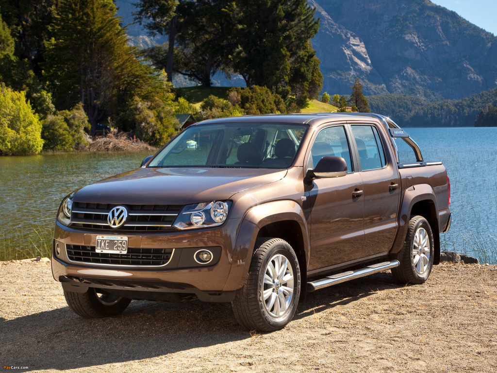 Красивый автомобиль Volkswagen Amarok в Москве