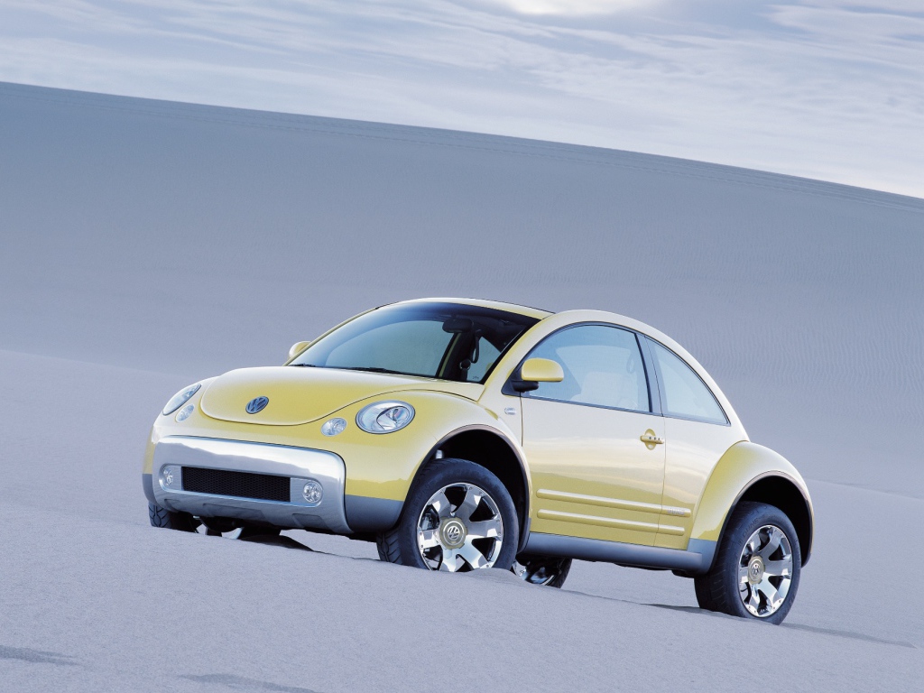Красивый автомобиль Volkswagen Beetle Dune 2014 в Москве