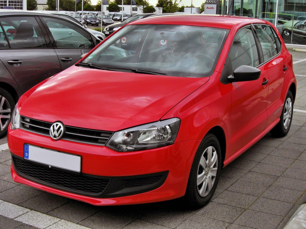 Красивый автомобиль Volkswagen  Polo (Поло) 2014