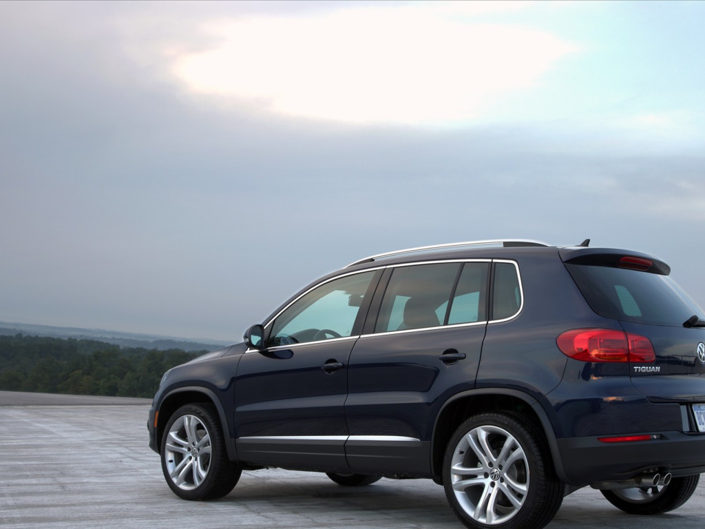 Красивый автомобиль Volkswagen Tiguan