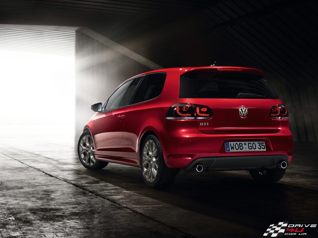 Автомобиль марки Golf модели GTI 2014 года