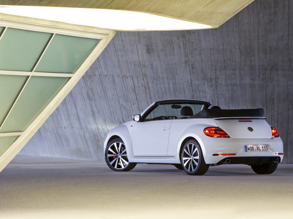 Новый автомобиль Volkswagen Beetle 2014