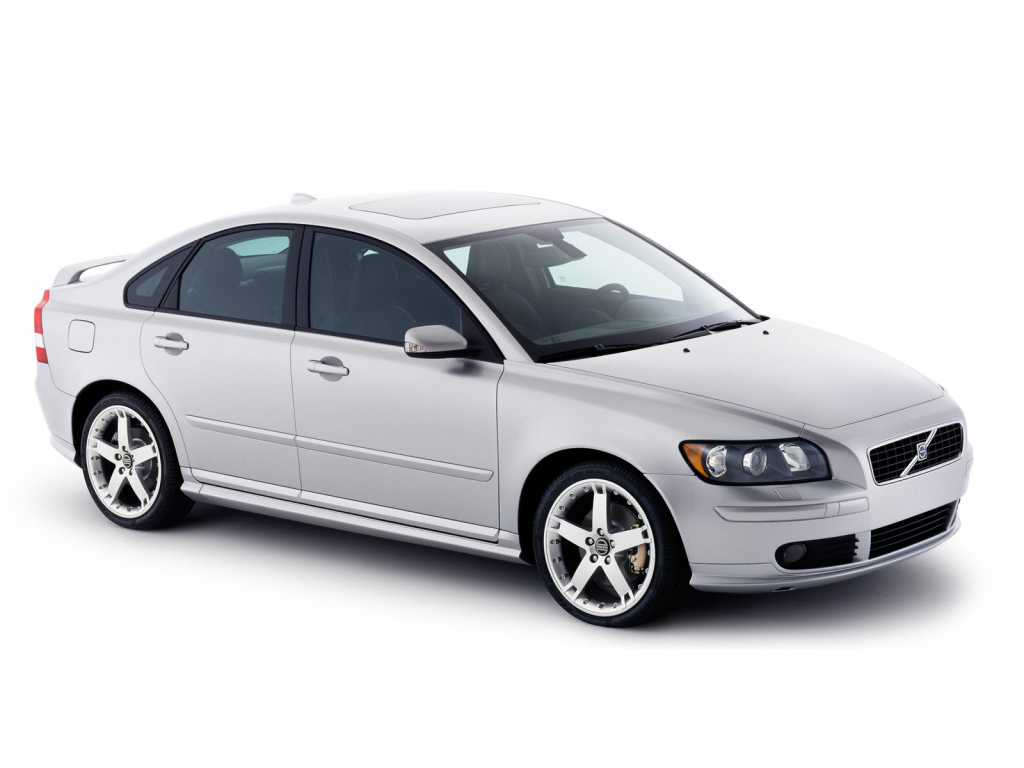 Новая машина Volvo s40