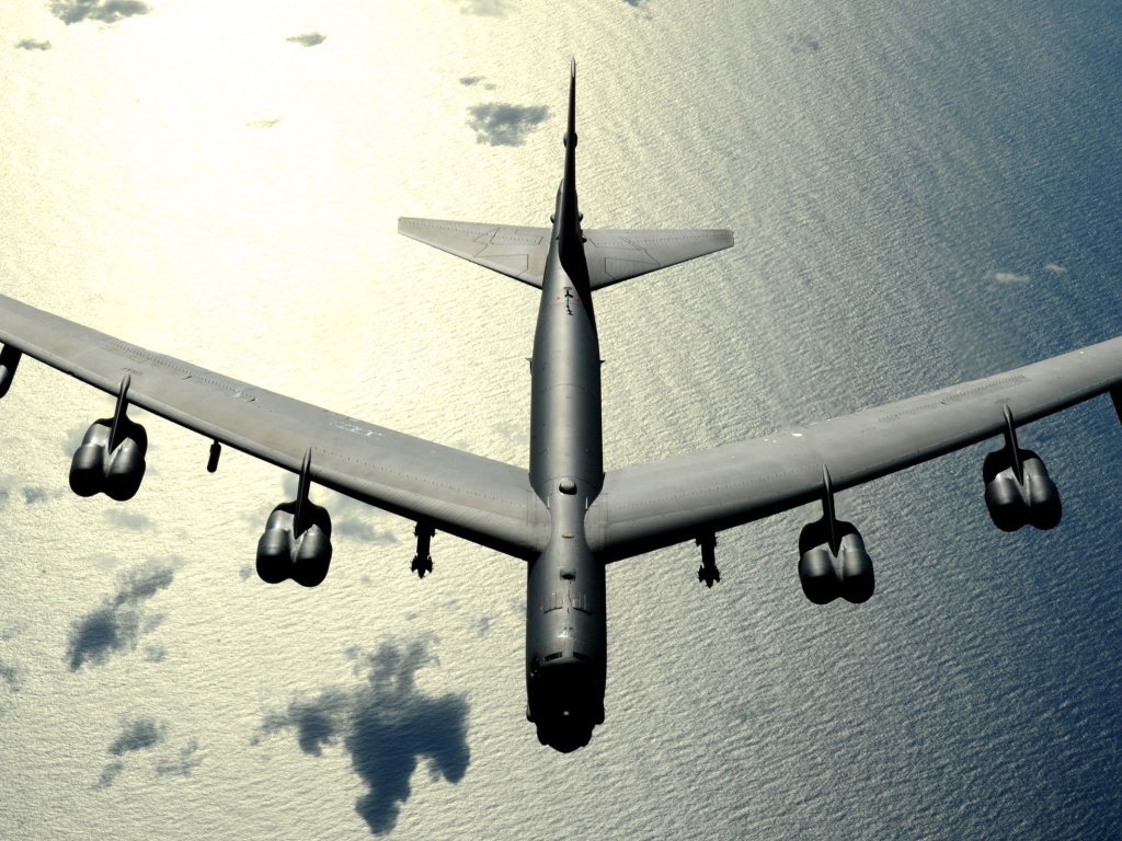 Стратосферный бомбардировщик В52