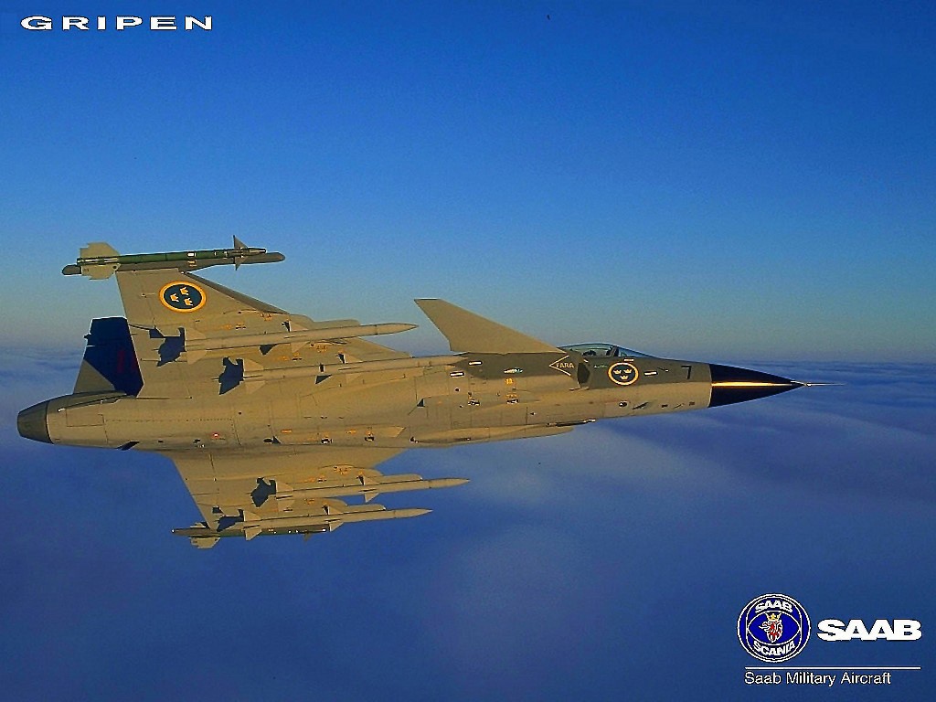 Военный самолет в полете