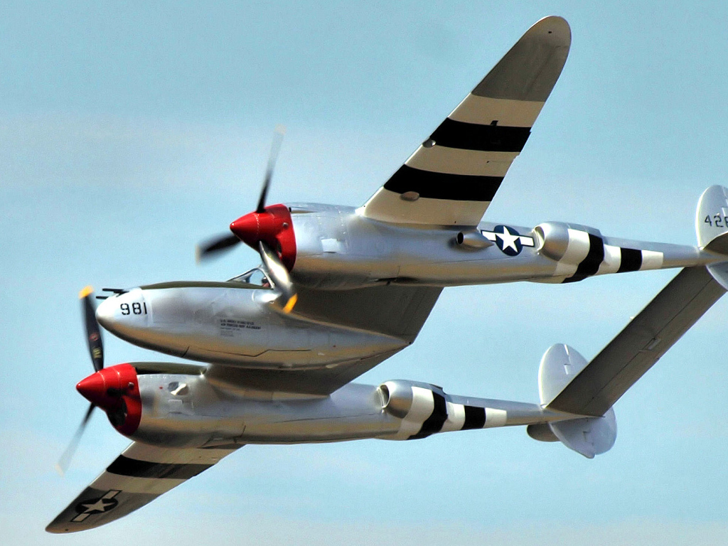 Самолет P-38