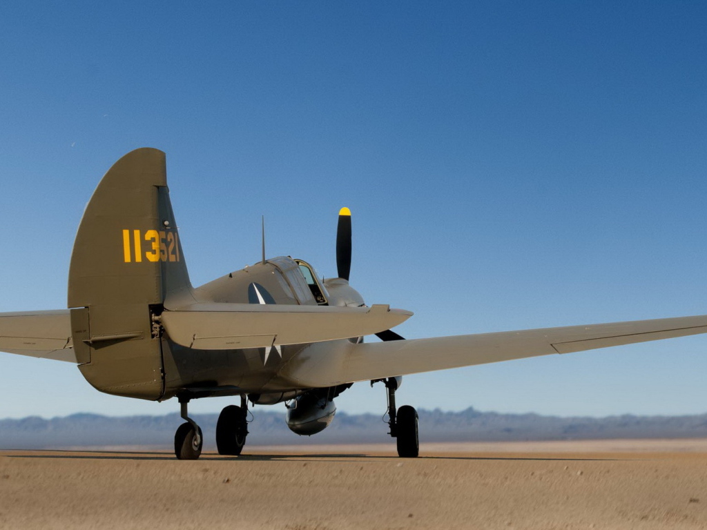 Самолет на аэродроме