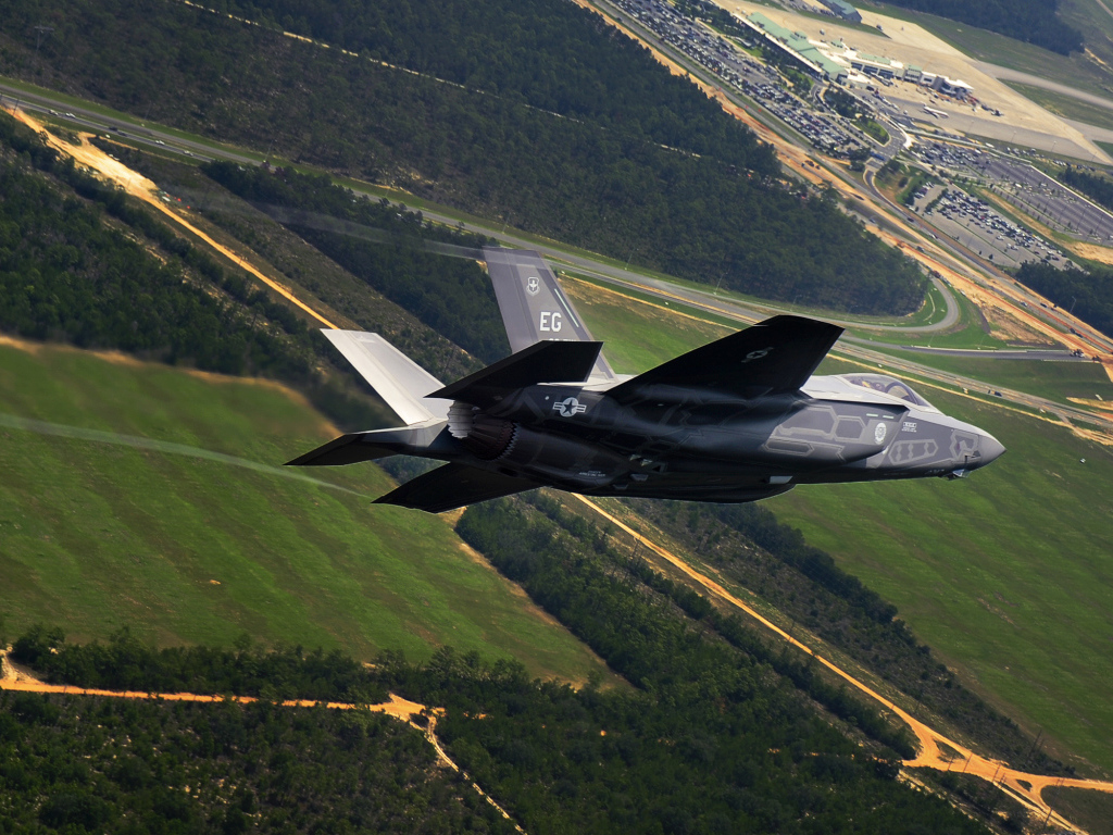 Военный самолет Ф-35