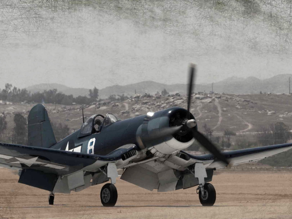 Старинный военный самолет