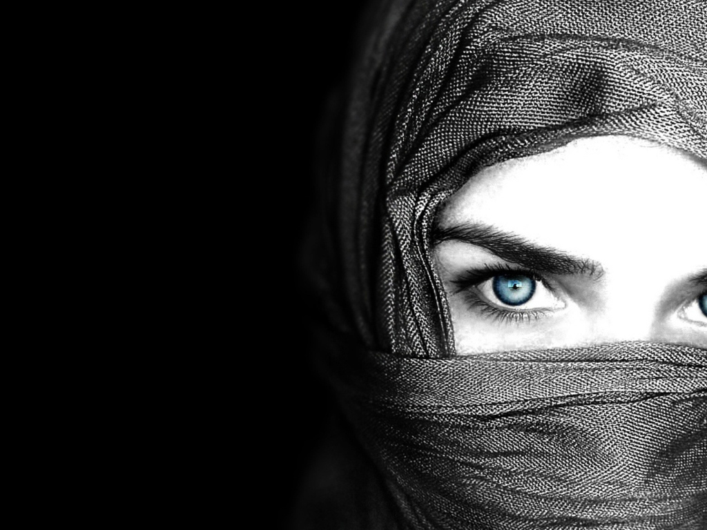 Черные обои с девушкой в парандже