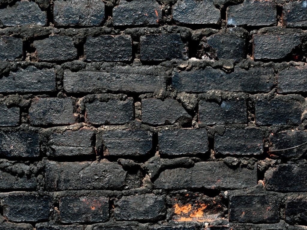 Кладка из черного кирпича